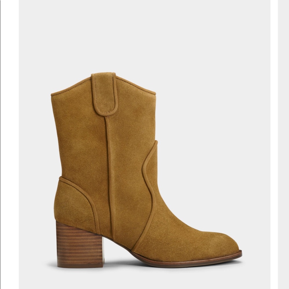 Movie Script tan suede Aerosole Ankle Boots